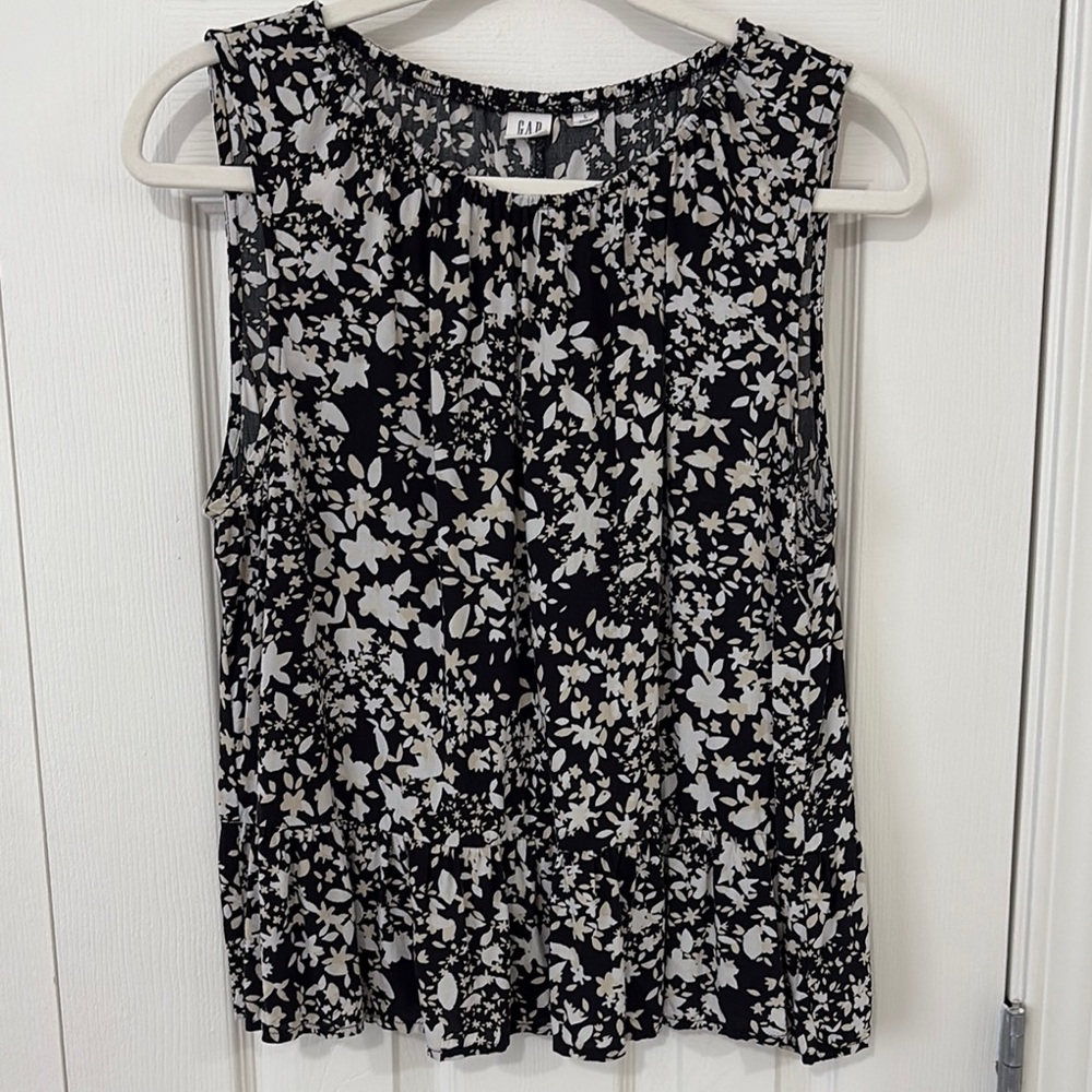 GAP Black and White Sleeveless Peplum Blouse